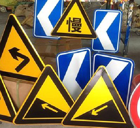 蓝田标识标牌中颜色的确定是很重要的。